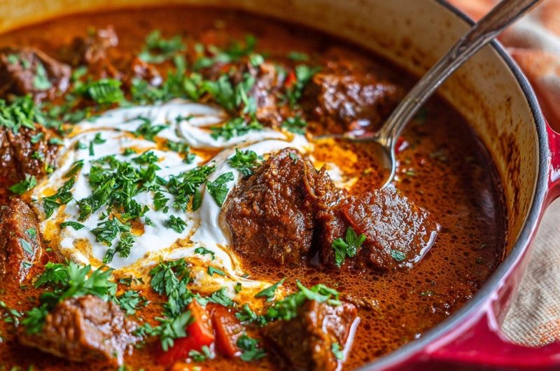 Herzhaftes Rindsgulasch