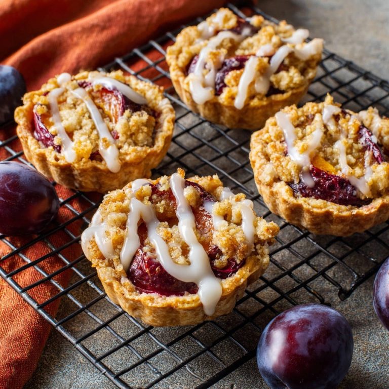 Saftige Zwetschgen-Törtchen mit Streuseln: Kein matschiger Boden mehr!