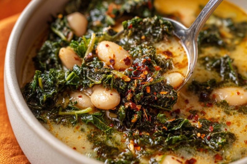 Cremige Grünkohl-Bohnen-Suppe