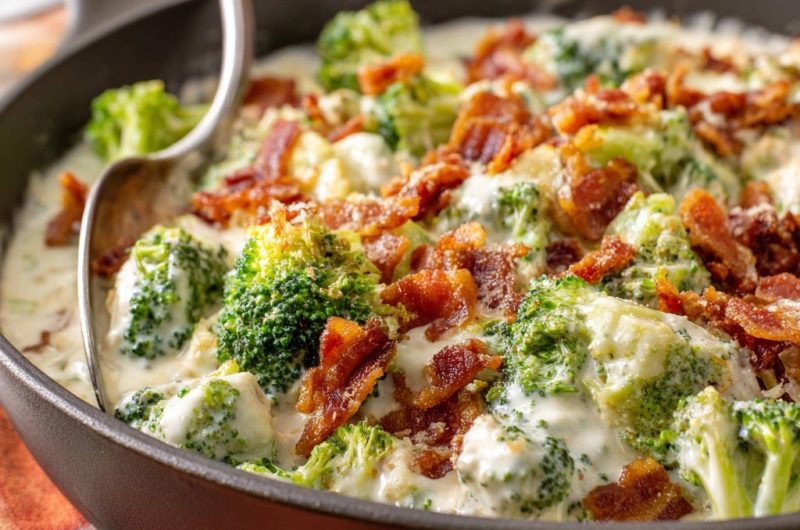 Cremiger Brokkoli mit knusprigem Speck