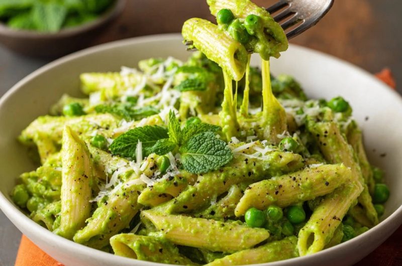 Frische Penne mit Erbsen-Minz-Crème
