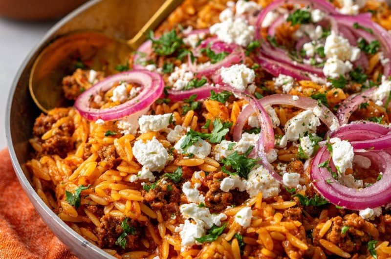 Griechische Orzo-Pfanne mit Lammhack