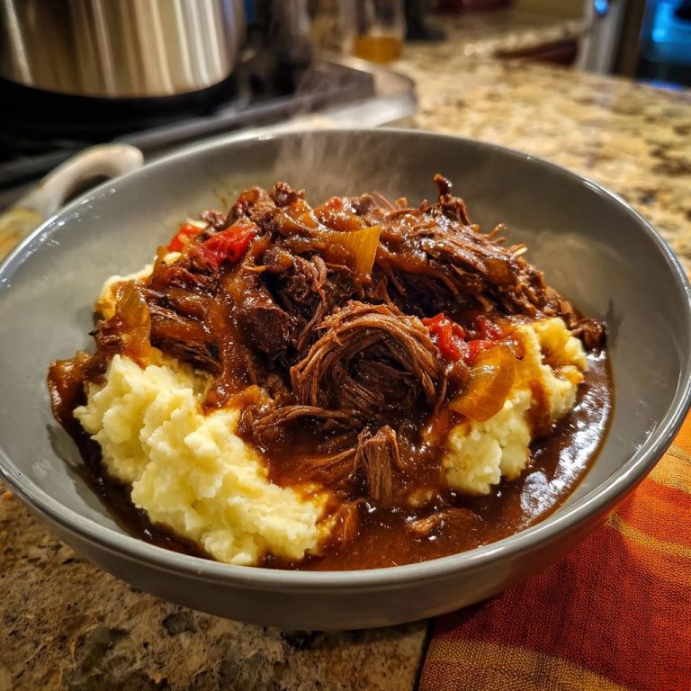 Herzhafter Rinderschmortopf mit Kartoffelpüree: Unglaublich zart & saftig