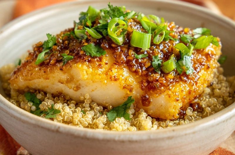 Honig-Soja-Glasierter Fisch auf Quinoa