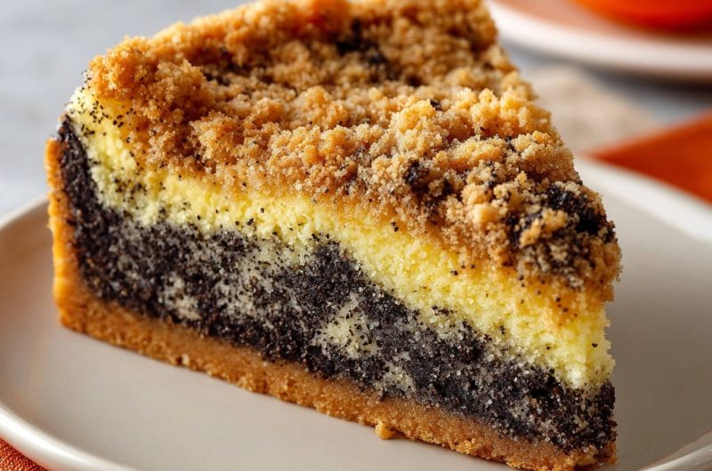 Saftiger Mohn-Quark-Streuselkuchen
