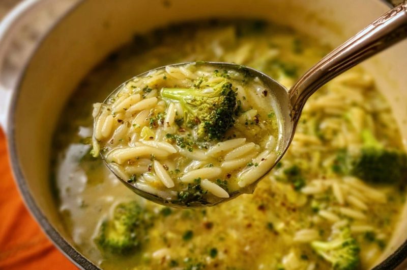 Brokkoli-Orzo-Suppe