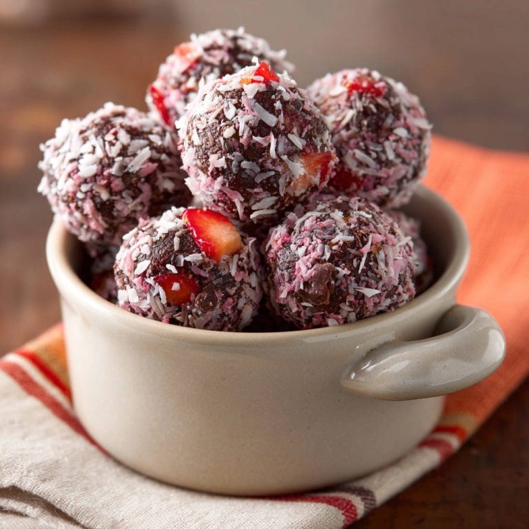 Erdbeer-Schoko-Kugeln ohne Backen: Unwiderstehlich & Nie wieder klebrig!