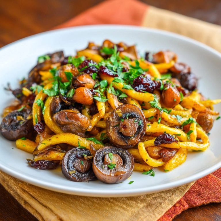 Goldbraune Spätzle-Pilzpfanne mit Cranberries: Nie wieder wässrige Pilze!