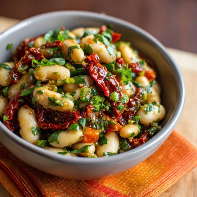 Knackiger Bohnensalat mit sonnengetrockneten Tomaten