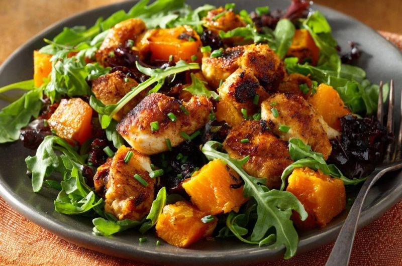 Knuspriger Hähnchen-Kürbis-Salat