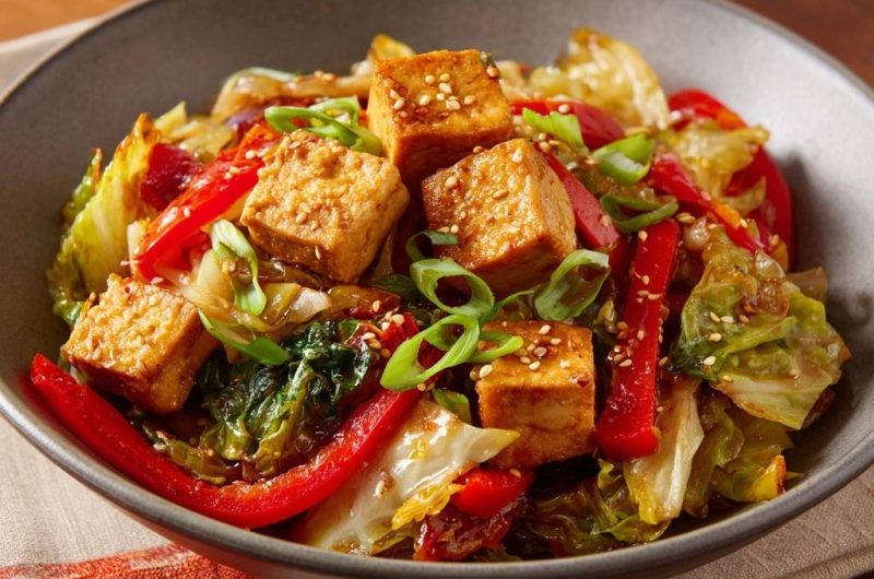 Knuspriger Tofu-Wok mit Pak Choi & Paprika