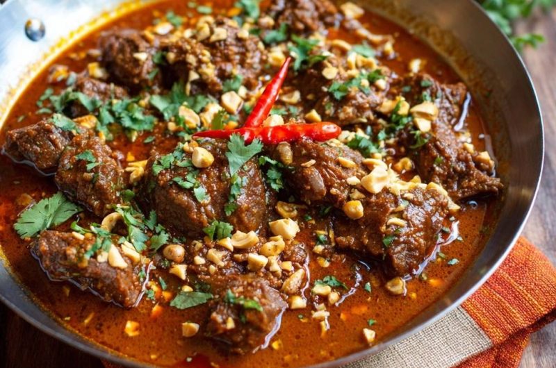 Saftiges Rindfleisch-Erdnuss-Curry