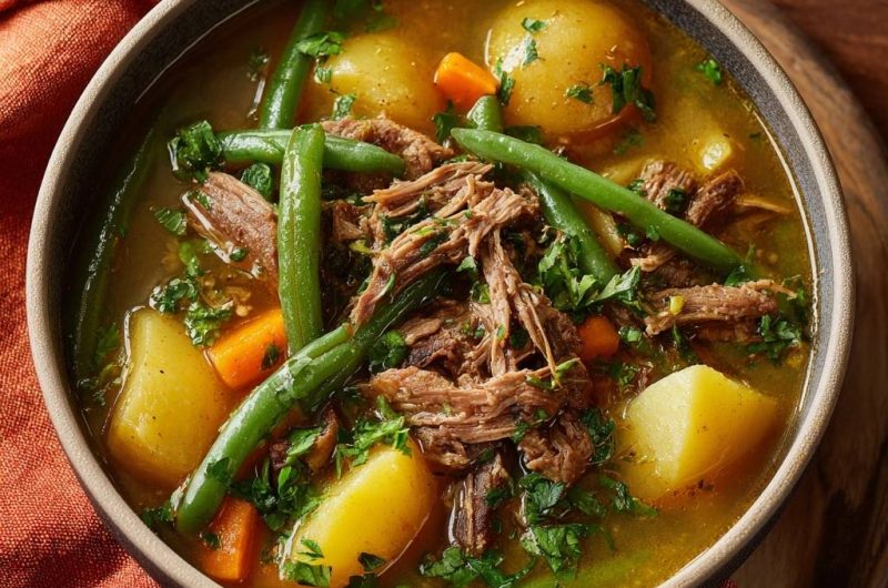 Würziger Rindfleisch-Eintopf mit Kartoffeln & Bohnen