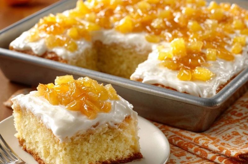 Ananas-Blechkuchen mit Sahnefrosting