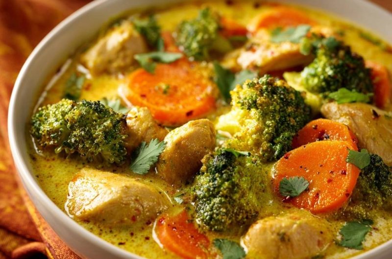 Cremiges Hähnchen-Brokkoli-Curry