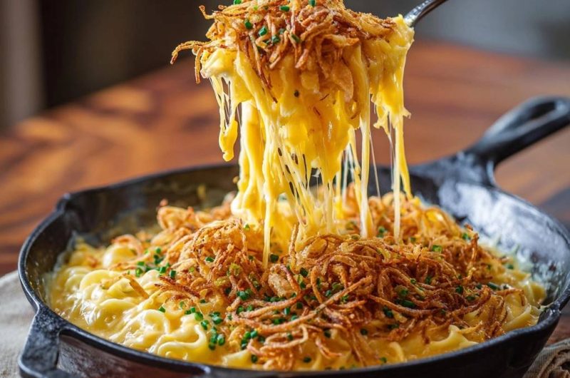 Cremiges Mac and Cheese mit knuspriger Zwiebelkruste