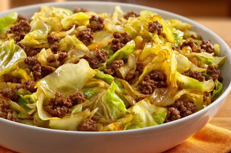Knackiger Bratkohl mit Hackfleisch
