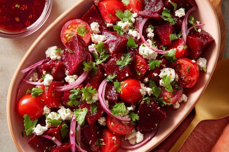 Knackiger Rote-Bete-Feta-Salat mit Chili-Dressing (Nie wieder matschige Rote Bete!)