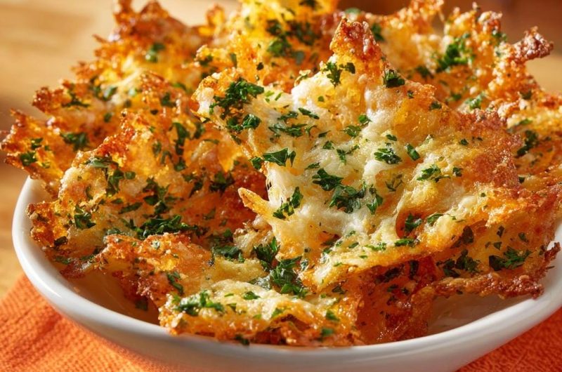 Knusprige Käse-Petersilie-Chips