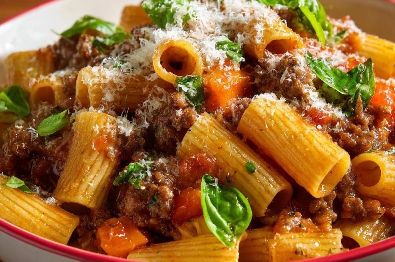 Rigatoni mit cremiger Rinderhack-Sauce