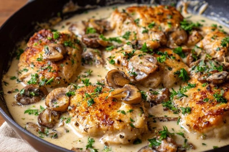 Saftiges Hähnchen in cremiger Pilzrahmsauce
