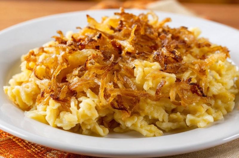 Schwäbische Käsespätzle mit Röstzwiebeln