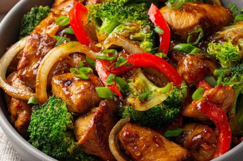 Wok-Hähnchen mit Brokkoli & Paprika