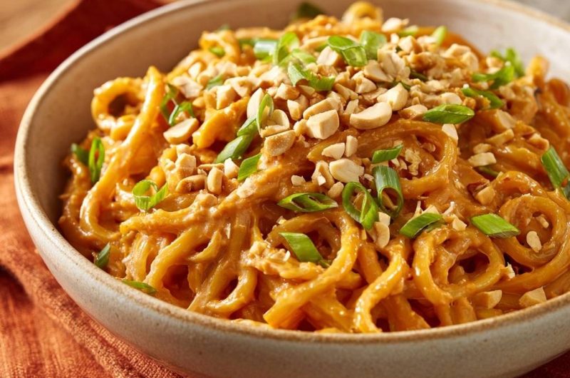 Cremige Erdnussnudeln (Nie wieder matschige Nudeln)