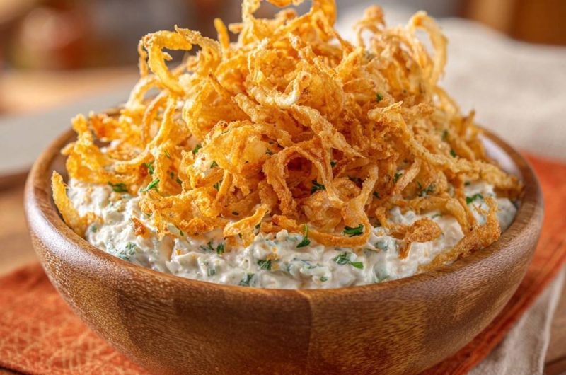Cremiger Schnittlauch-Dip mit Crispy Onion Strings