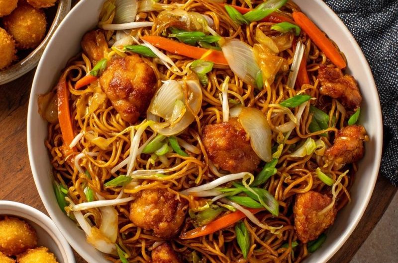 Hähnchen-Chow-Mein mit knusprigen Chicken Balls