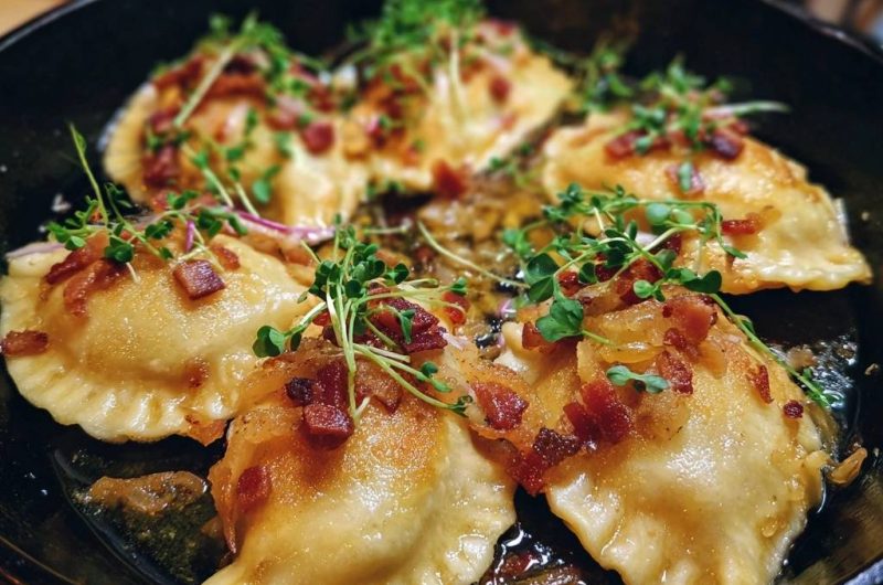 Knusprige Pierogi mit Speck und Zwiebeln