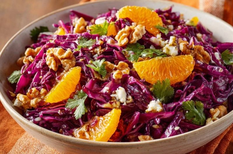 Rotkohl-Orangen-Salat mit Walnüssen & Feta (Nie wieder zäher Rotkohl!)