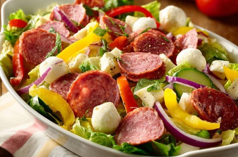 Bunter Salami-Mozzarella-Salat (Nie wieder matschiger Salat!)