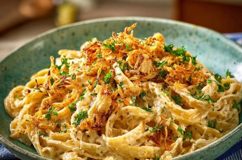 Cremige Tagliatelle mit knusprigem Knoblauch