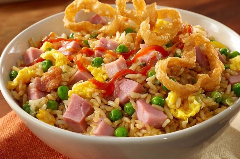 Gebratener Reis mit Schinken und Erbsen