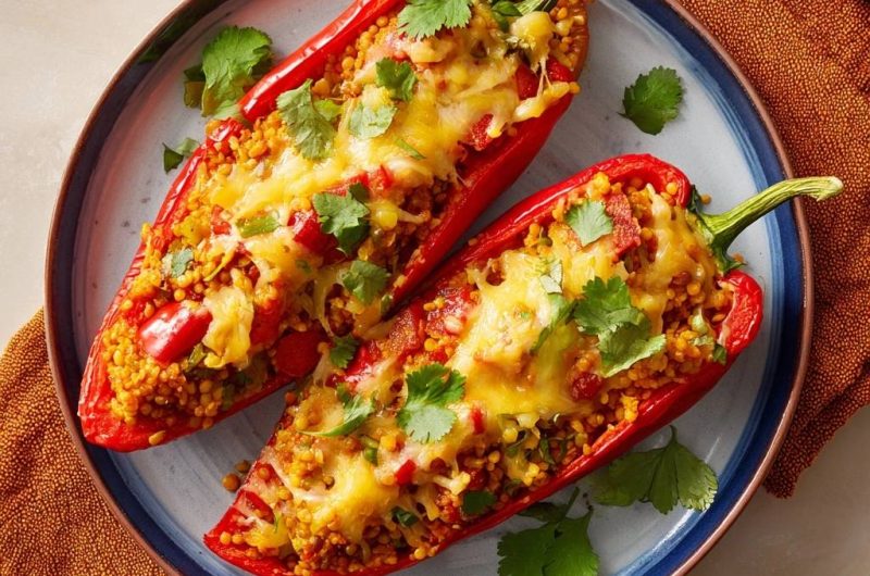 Gefüllte Paprika mit Bulgur und Käse