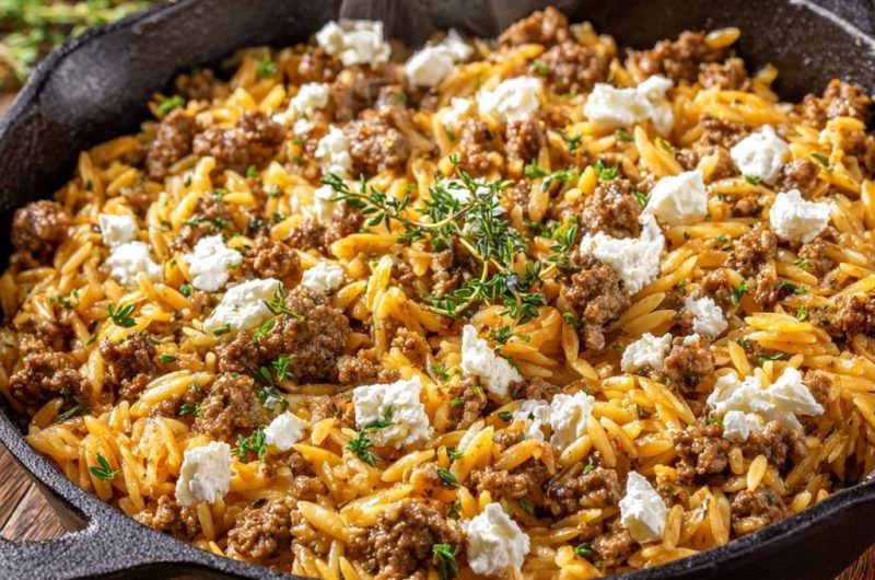 Griechisches Orzo mit Rinderhack und Feta (Nie wieder matschige Orzo!)