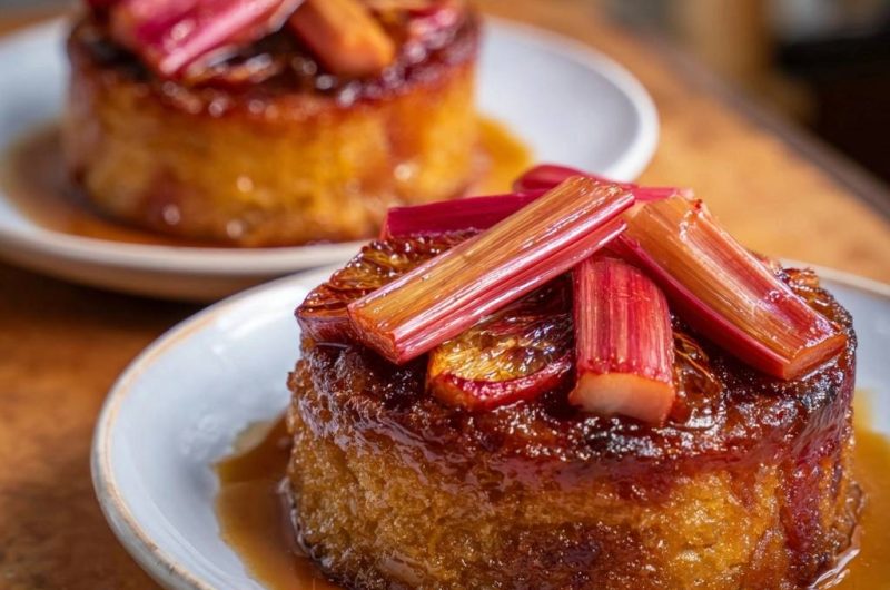 Karamellisierte Rhabarber-Upside-Down-Küchlein (Der Anti-Matsche-Boden)