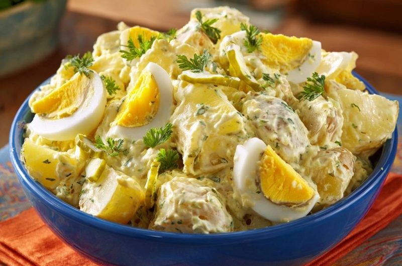 Kräuter-Kartoffelsalat mit Ei und Gurke (Nie wieder matschige Kartoffeln!)