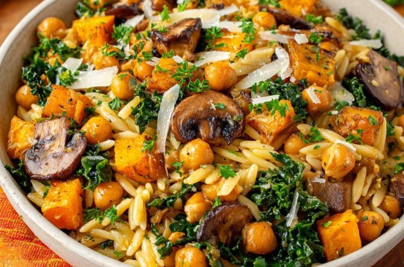 Mediterrane Orzo-Pfanne mit Röstgemüse