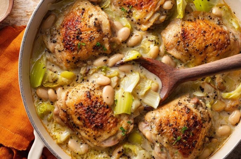 Cremige Hähnchenpfanne mit weißen Bohnen