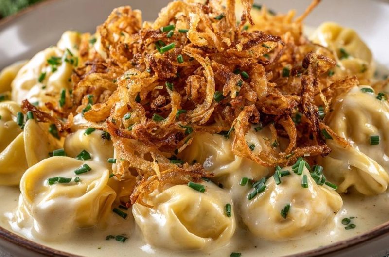 Cremige Tortellini mit Röstzwiebeln