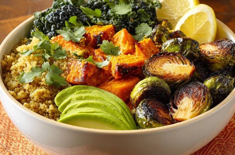 Geröstete Quinoa-Bowl mit Süßkartoffeln und Rosenkohl