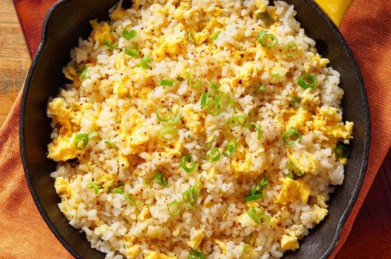Klassischer Eierreis aus der Pfanne