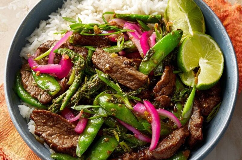 Rindfleisch-Pfanne mit Zuckerschoten und grünem Spargel