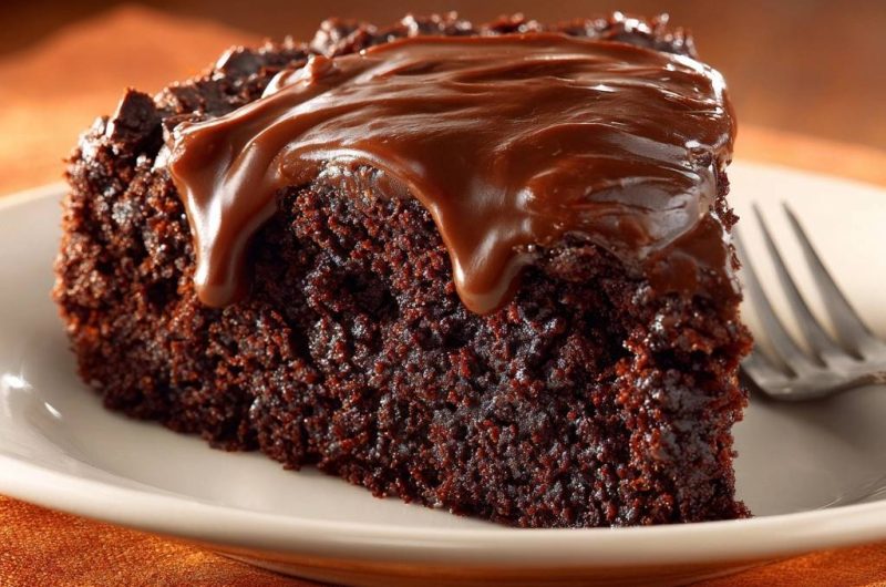 Saftiger Schokoladenkuchen mit Ganache