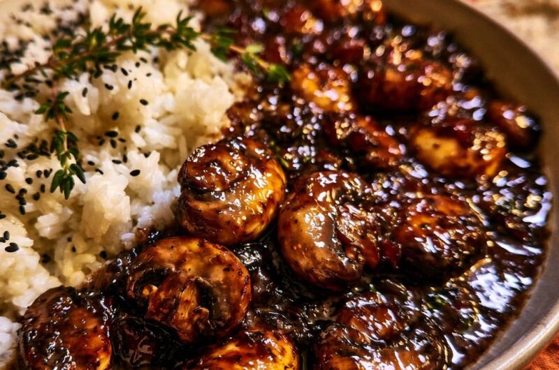Glasierte Balsamico-Champignons mit Reis