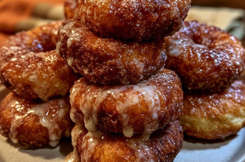 Goldbraune Zimt-Zucker-Donuts