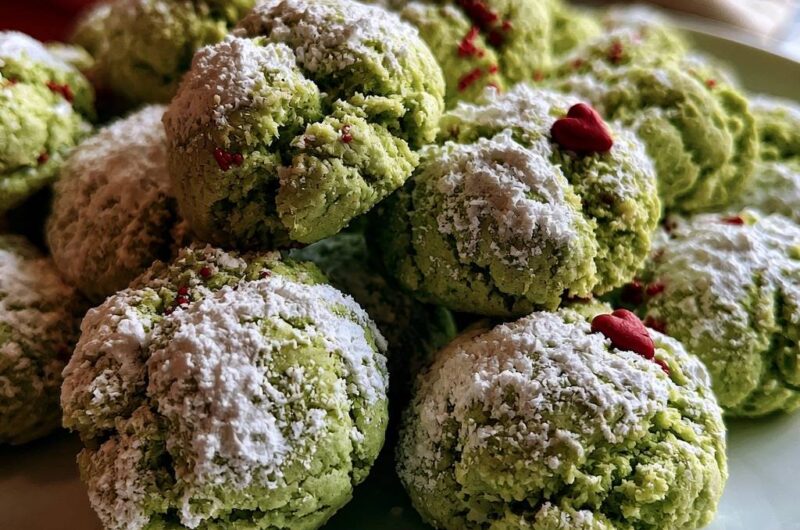Pistazien-Wölkchen mit Puderzucker
