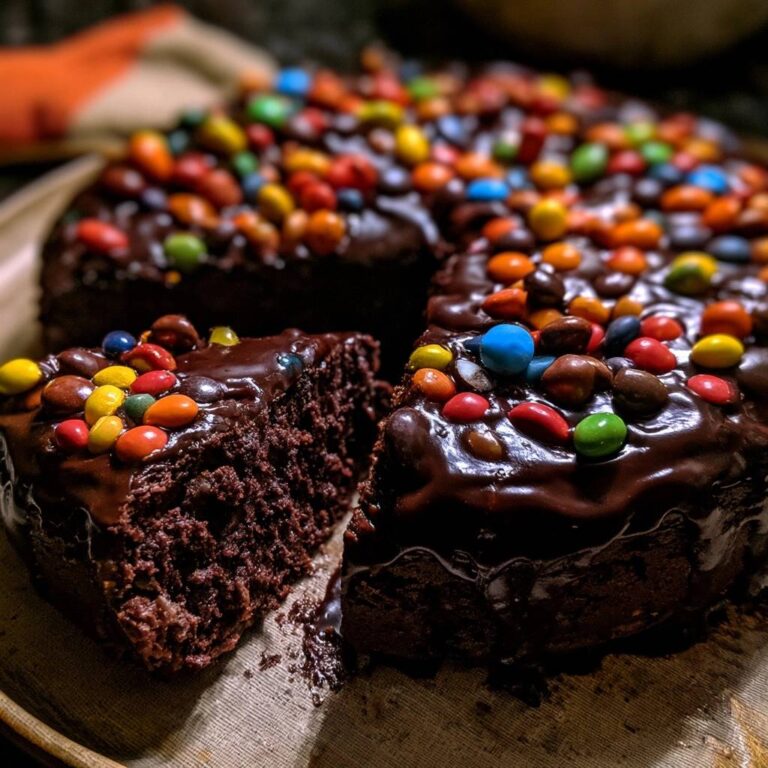 Saftiger Schokoladenkuchen mit bunten Linsen